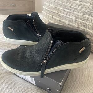 Ecco Black Soft Leather Shoes with Zipper